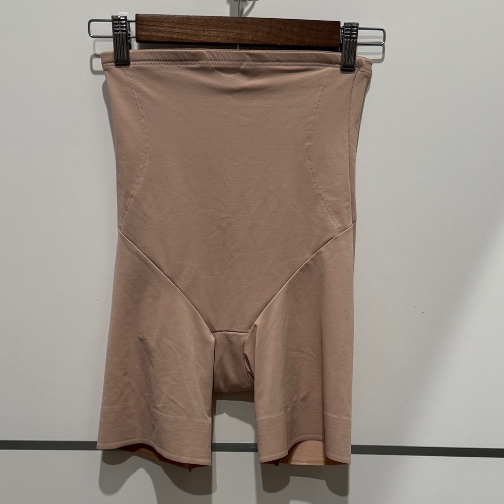 TC Fine Intimates Nude/Shapewear High-Waist Shaping Shorts M